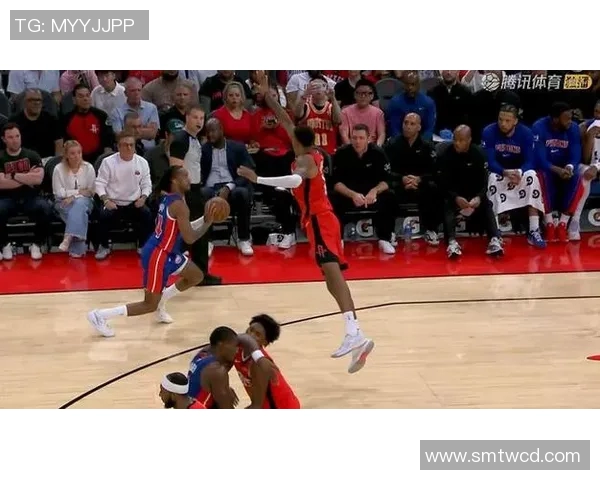 歪打正着！奥萨尔被怀特切球 但杜伦捡到起身暴扣打停绿军