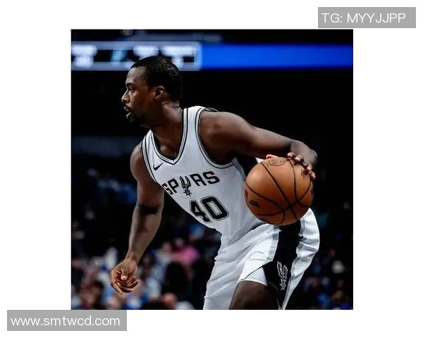 马刺巴恩斯：文班经历了几次伤病还有时间限制 真的不容易