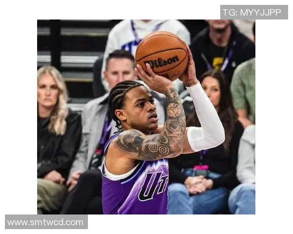 梦回巅峰！克莱半场三分9中6轰23分 追平个人本赛季半场得分纪录