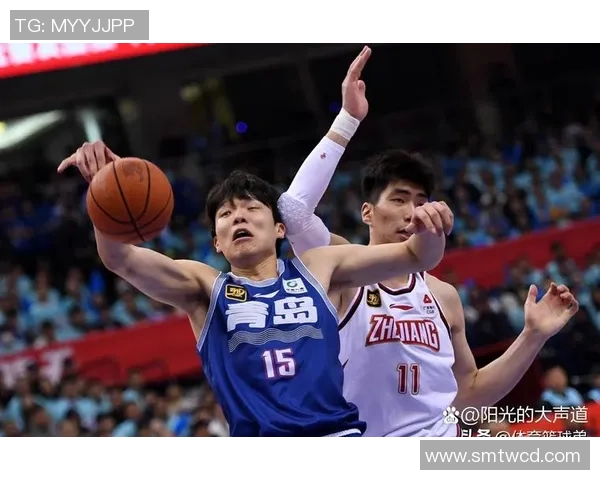 拓媒：杨瀚森打球经常有思索的停顿 但比球队之前那些中锋要好些